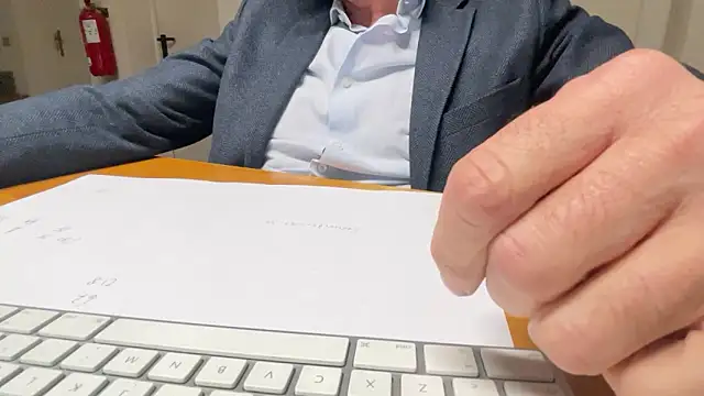 Snapshot of SimonZydar chatting on 11-27-25, 04:18 SimonZydar online show from 11-27-25, 04:18