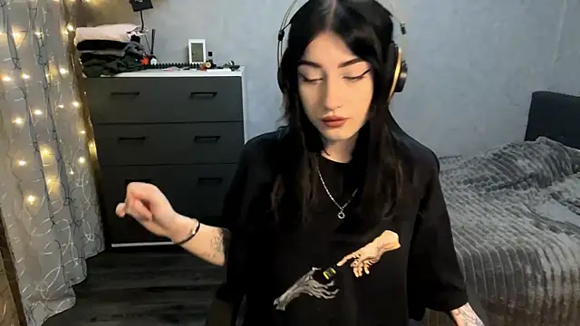 Meowluly online show from 12-18-25, 10:02