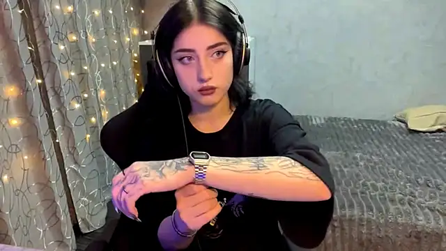 Meowluly online show from 11-30-25, 09:26