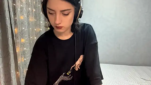 Meowluly online show from 12-01-25, 09:26