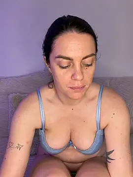 laraslittlesecrett online show from 02-12-26, 10:04