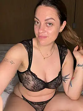 laraslittlesecrett online show from 04-22-26, 11:06