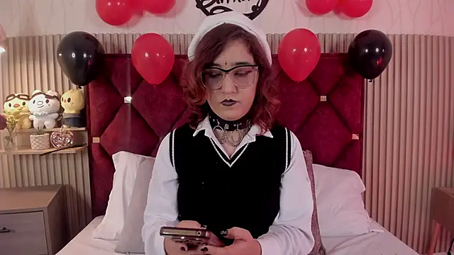 Snapshot of Kiri_Velvet chatting on 05-12-26, 08:37 Kiri Velvet online show from 05-12-26, 08:37