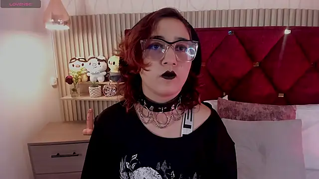 Snapshot of Kiri_Velvet chatting on 05-14-26, 08:50 Kiri Velvet online show from 05-14-26, 08:50