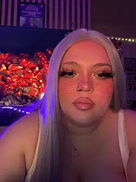 LaylaCupidd online show from 12-19-25, 10:56