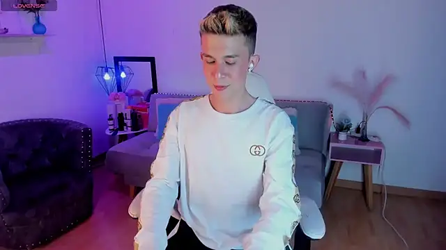 Juaan Diick online show from 02-12-26, 07:46