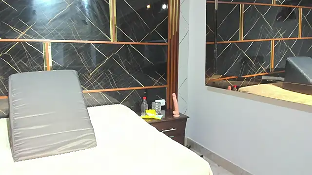 ZoeCollin online show from 12-17-25, 07:52