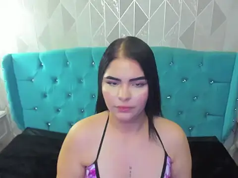 LunnaClarck online show from 11-30-25, 10:32