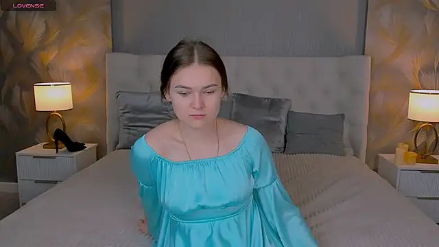 GLORIA BLOOM online show from 11-30-25, 08:42