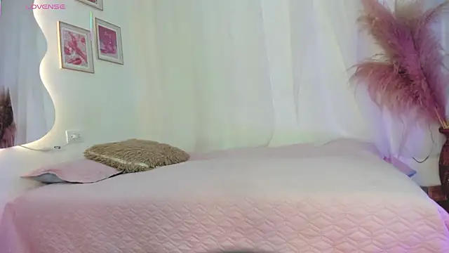Miss JulietaShadow online show from 12-20-25, 08:12