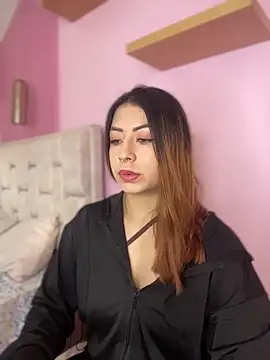 Snapshot of MaddieHunter chatting on 11-26-25, 01:22 MaddieHunter online show from 11-26-25, 01:22