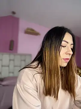 Snapshot of MaddieHunter chatting on 11-29-25, 01:00 MaddieHunter online show from 11-29-25, 01:00