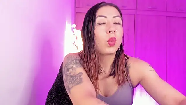 Snapshot of MaddieHunter chatting on 04-30-26, 02:35 MaddieHunter online show from 04-30-26, 02:35