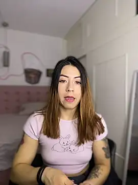 Snapshot of MaddieHunter chatting on 12-04-25, 01:43 MaddieHunter online show from 12-04-25, 01:43