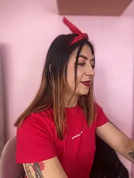 Snapshot of MaddieHunter chatting on 01-05-26, 05:27 MaddieHunter online show from 01-05-26, 05:27