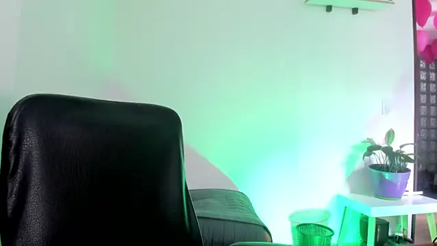 Snapshot of MaddieHunter chatting on 02-02-26, 02:49 MaddieHunter online show from 02-02-26, 02:49