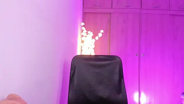 Snapshot of MaddieHunter chatting on 05-14-26, 02:47 MaddieHunter online show from 05-14-26, 02:47