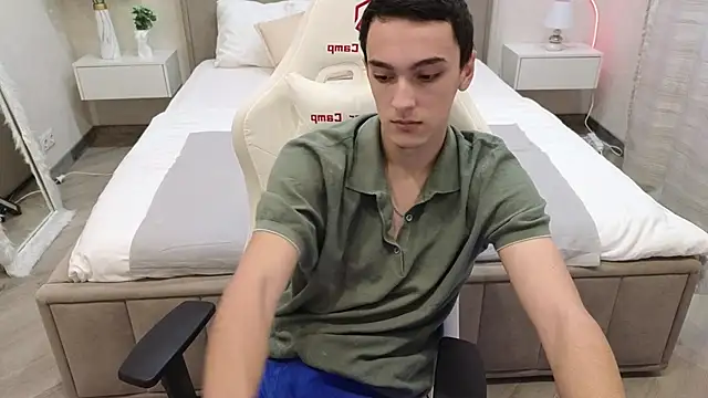 MoonlinSkinn online show from 11-26-25, 08:14