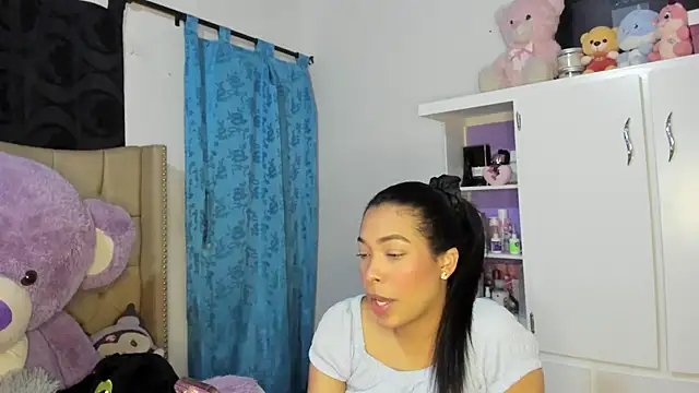 KarolRojas 22 online show from 03-06-26, 06:19