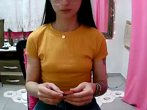 Snapshot of MissDominicc chatting on 12-15-25, 12:38 MissDominicc online show from 12-15-25, 12:38