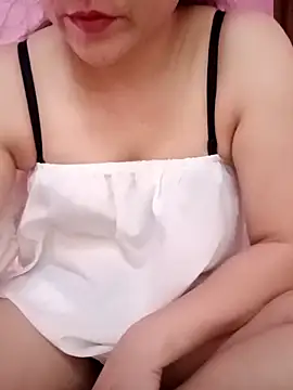 Snapshot of Lily-ross22 chatting on 04-15-26, 08:42 Lily-ross22 online show from 04-15-26, 08:42