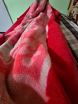 telugupillodu001 online show from 12-18-25, 11:47