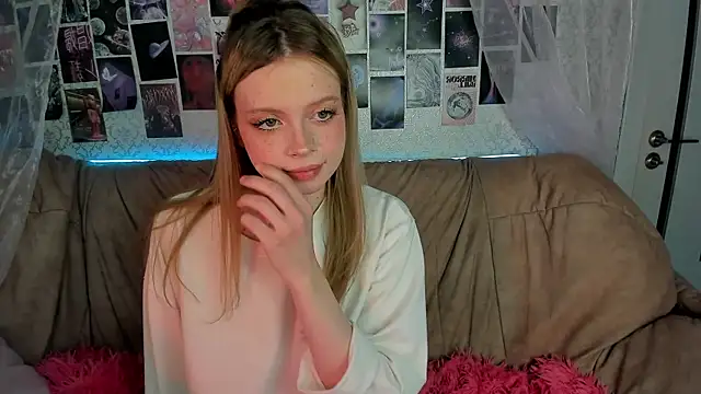 Snapshot of AlysaMeow chatting on 05-19-26, 10:33 AlysaMeow online show from 05-19-26, 10:33