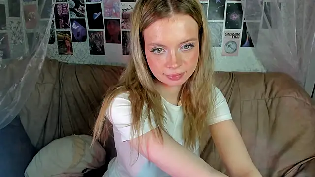 Snapshot of AlysaMeow chatting on 05-15-26, 02:09 AlysaMeow online show from 05-15-26, 02:09