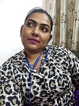 Tamil Smiley Queen online show from 11-26-25, 05:57