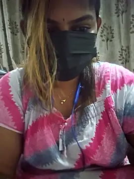 Snapshot of Tamil_Smiley_Queen chatting on 02-05-26, 07:21 Tamil Smiley Queen online show from 02-05-26, 07:21