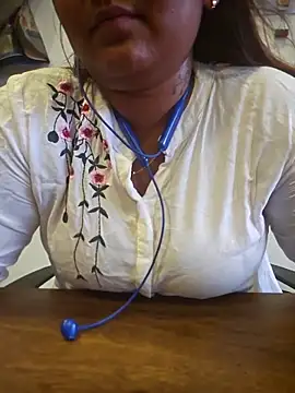 Snapshot of Tamil_Smiley_Queen chatting on 04-13-26, 12:53 Tamil Smiley Queen online show from 04-13-26, 12:53