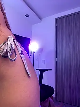 Snapshot of Im_Luu chatting on 12-01-25, 04:57 Im Luu online show from 12-01-25, 04:57