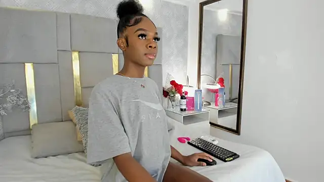 IsisBrown  online show from 12-19-25, 10:45