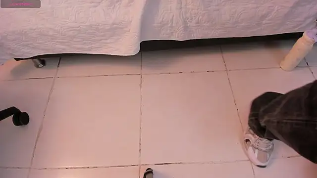 Snapshot of ariawhite1 chatting on 11-26-25, 11:54 ariawhite1 online show from 11-26-25, 11:54