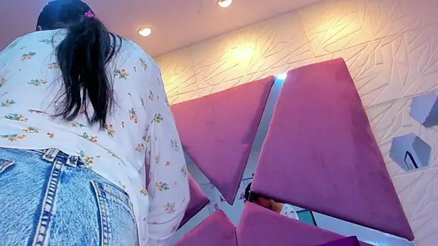 Snapshot of sol-angel chatting on 05-27-26, 04:03 sol-angel online show from 05-27-26, 04:03