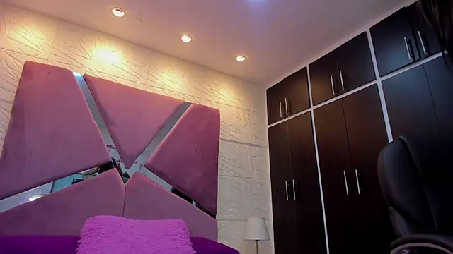 Snapshot of sol-angel chatting on 06-06-26, 04:45 sol-angel online show from 06-06-26, 04:45