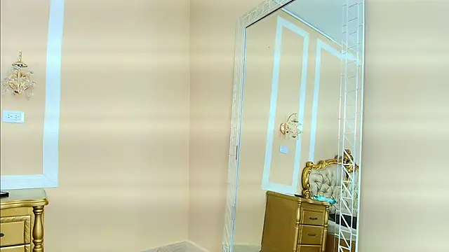 HallieStone online show from 12-15-25, 03:07