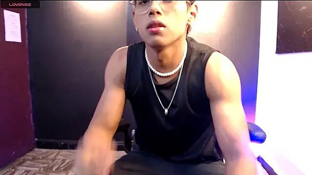 LiamVibes212 online show from 12-05-25, 03:27