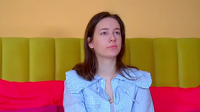 Snapshot of LilyLanes chatting on 12-01-25, 06:47 LilyLanes online show from 12-01-25, 06:47