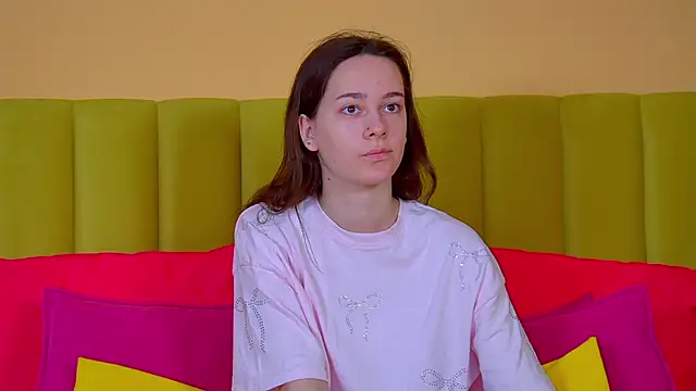 Snapshot of LilyLanes chatting on 12-21-25, 06:37 LilyLanes online show from 12-21-25, 06:37