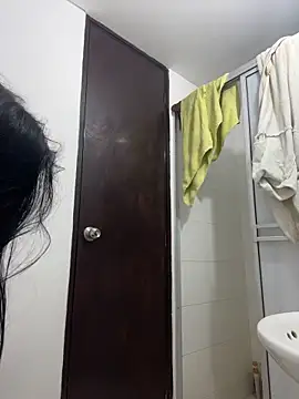 Snapshot of Miia_moonn chatting on 12-17-25, 11:26 Miia moonn online show from 12-17-25, 11:26