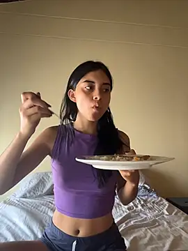 Miia moonn online show from 04-04-26, 06:03