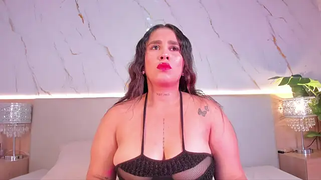 Snapshot of Julietaa_1 chatting on 12-18-25, 11:14 Julietaa 1 online show from 12-18-25, 11:14