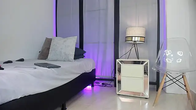 niicole steele  online show from 01-14-26, 07:06