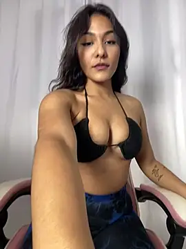 Snapshot of Laurapocahontas chatting on 01-14-26, 08:23 Laurapocahontas online show from 01-14-26, 08:23