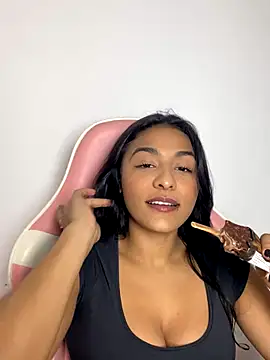 Snapshot of Laurapocahontas chatting on 11-29-25, 11:27 Laurapocahontas online show from 11-29-25, 11:27