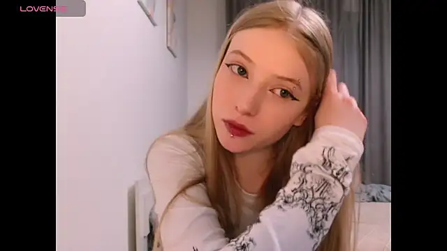 Snapshot of _Milana_Sparkl75_ chatting on 12-03-25, 01:39 Milana Sparkl75 online show from 12-03-25, 01:39