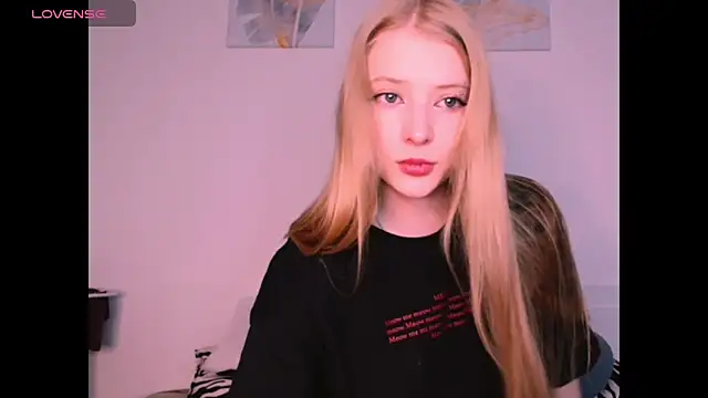 Snapshot of _Milana_Sparkl75_ chatting on 01-08-26, 10:32 Milana Sparkl75 online show from 01-08-26, 10:32