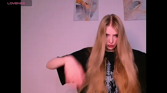 Snapshot of _Milana_Sparkl75_ chatting on 01-07-26, 11:04 Milana Sparkl75 online show from 01-07-26, 11:04