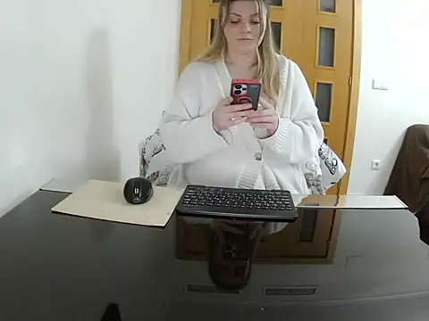 Adelyxveex online show from 12-21-25, 11:16